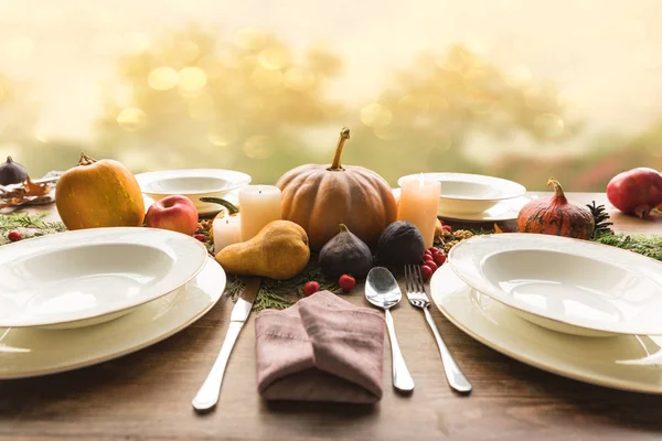 Servierter Tisch mit Ernte — Stockfoto