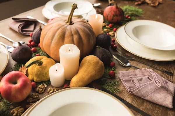 Served table with autumn decor — Stock Photo