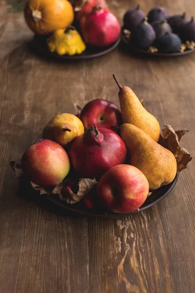 Ripe autumn fruits on table — Stock Photo
