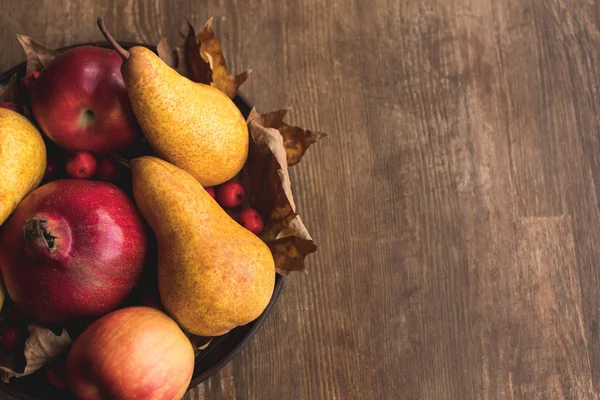 Ripe autumn fruits on table — Stock Photo