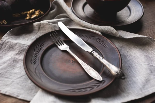 Empty plate with fork and knife — Stock Photo