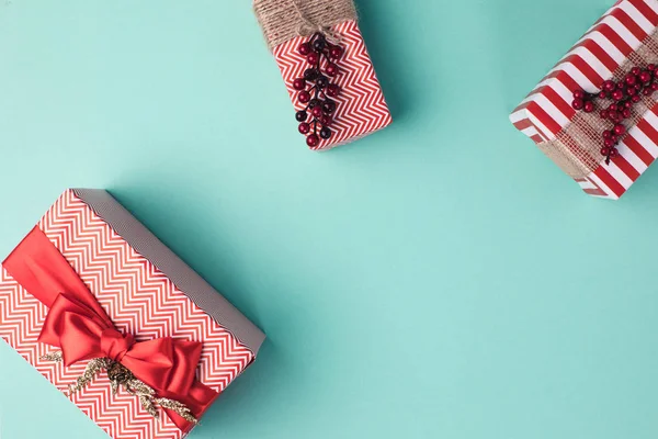 Weihnachtsgeschenkboxen mit Bändern — Stockfoto