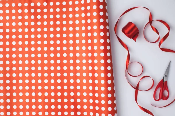 Wrapping paper and ribbons — Stock Photo