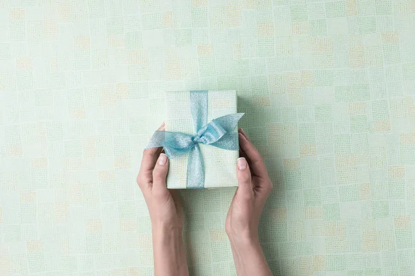 Hands holding christmas gift — Stock Photo