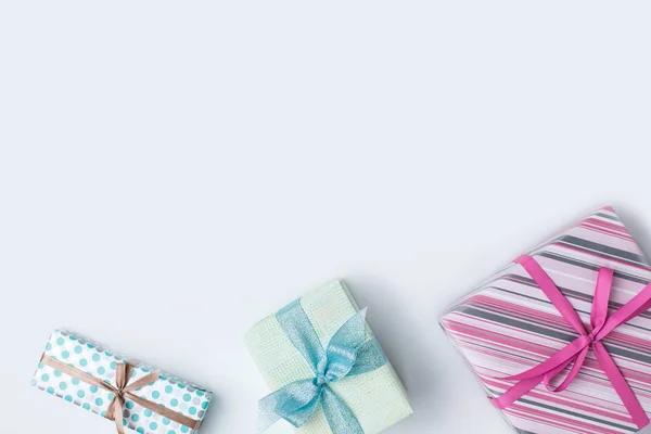 Divers cadeaux colorés — Photo de stock