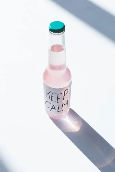 Алкогольний напій у пляшці — стокове фото