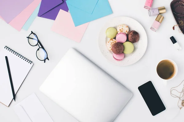 Lugar de trabajo femenino — Stock Photo