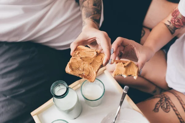 Couple having breakfast together in bed — Stock Photo