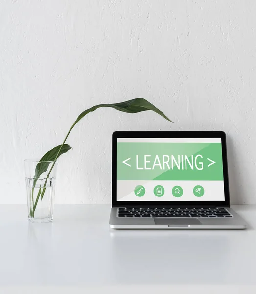 Computer und E-Learning — Stockfoto