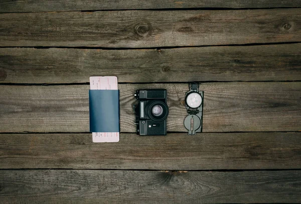 Passaporte com bilhete e câmera de filme com bússola — Fotografia de Stock