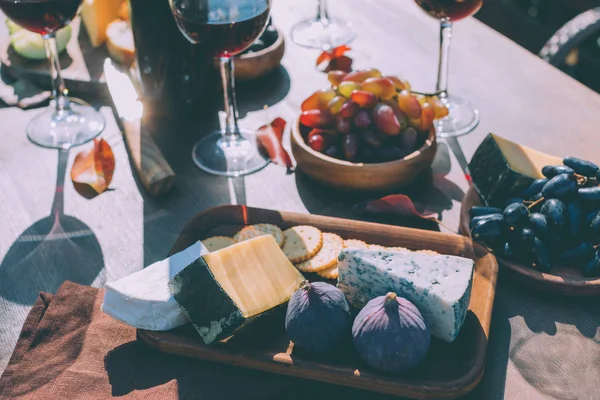 Red wine with various snacks — Stock Photo