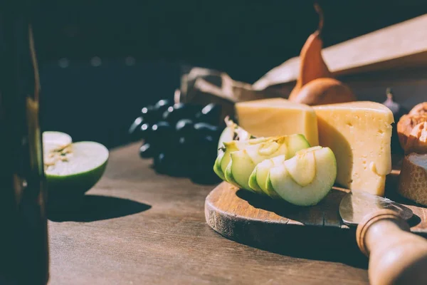 Fruits and cheese for wine — Stock Photo
