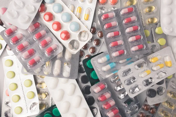 Pila de blisters con pastillas - foto de stock