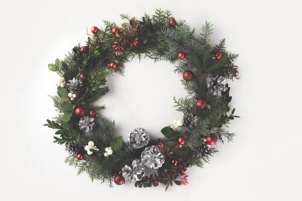 Christmas wreath with balls and pine cones — Stock Photo