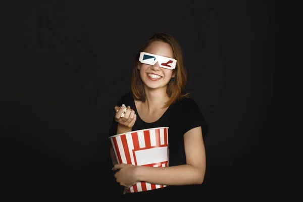Woman with bucket of popcorn — Stock Photo