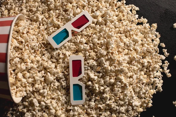 Spilled popcorn with 3d glasses — Stock Photo