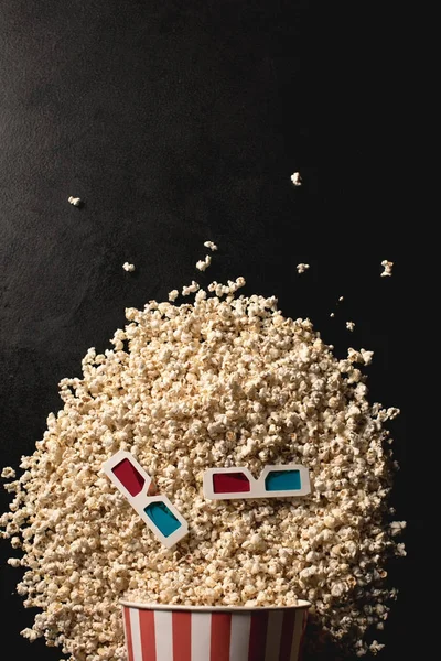 Spilled popcorn with 3d glasses — Stock Photo