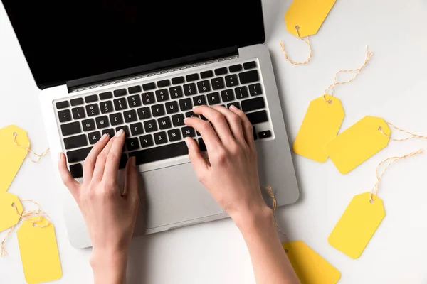 Woman using laptop — Stock Photo