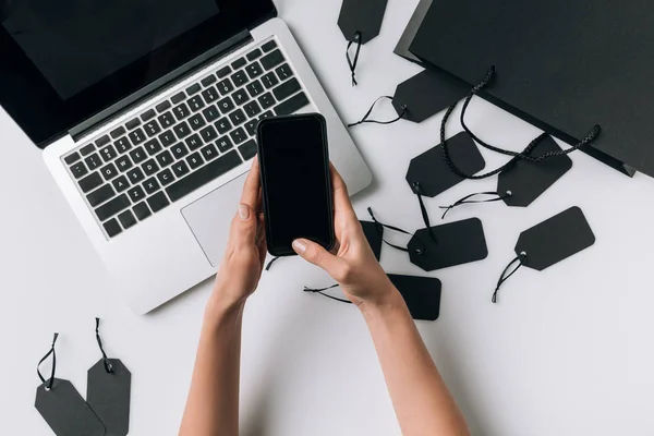 Woman holding smartphone — Stock Photo