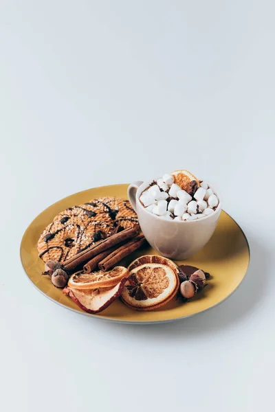 Cookies and cacao with marshmallows — Stock Photo