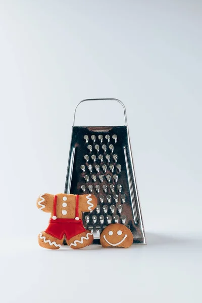 Grater and gingerbread man — Stock Photo