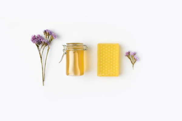 Jabón de miel hecho a mano - foto de stock