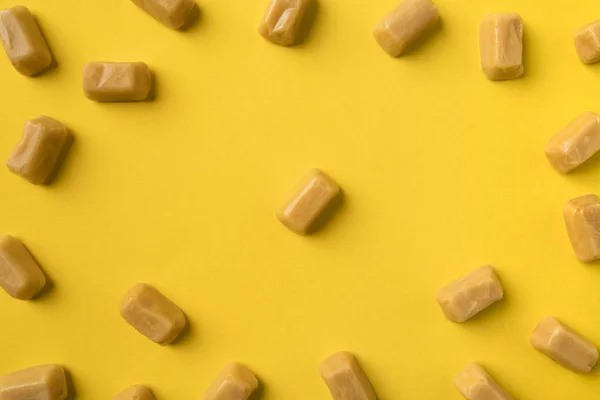 Растворимые ирисовые молочные конфеты — стоковое фото