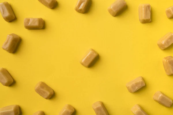 Bonbons au lait d'iris dispersés — Photo de stock