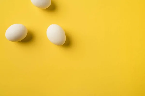 Trois œufs de poulet — Photo de stock