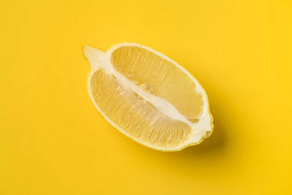 Geschnittene Zitrone — Stockfoto