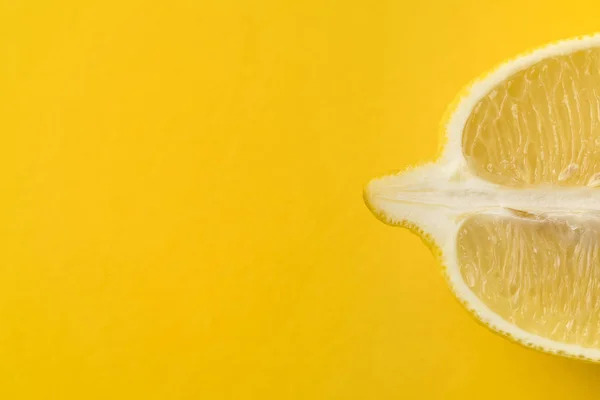 Вирізати лимон — стокове фото