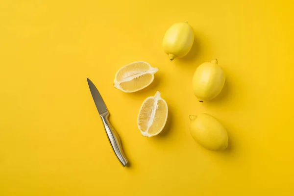 Knife and lemons — Stock Photo