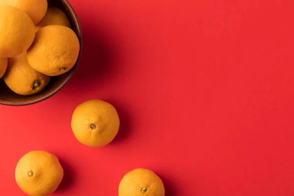 Mandarines fraîches dans un bol — Photo de stock