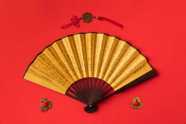 Oriental fan and decorations — Stock Photo