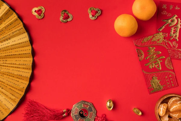 Decorações chinesas e tangerinas — Fotografia de Stock