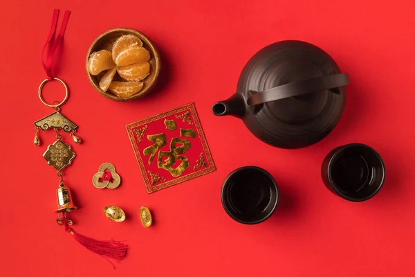 Oriental decorations and tea set — Stock Photo