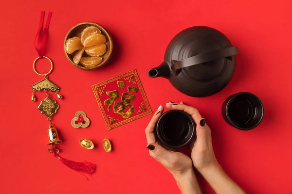 Oriental decorations and tea set — Stock Photo