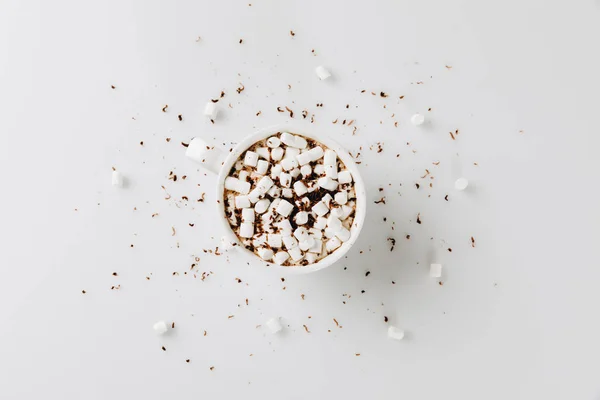 Schokolade mit Marshmallows im Becher — Stockfoto