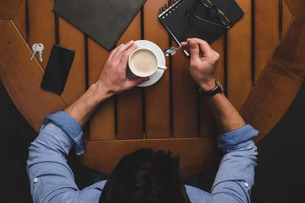 Man drinking coffee — Stock Photo