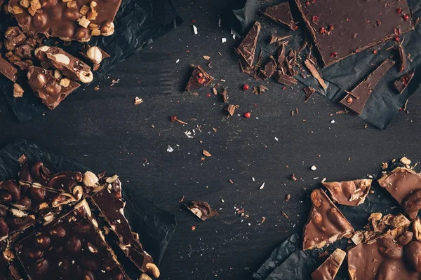 Шоколад з горіхами та шоколадом з перцем — стокове фото