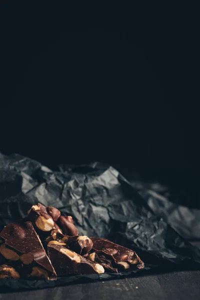 Chocolat sur papier froissé — Photo de stock