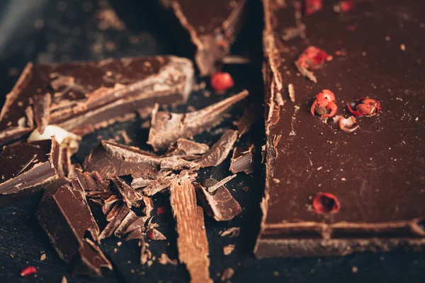 Chocolate con pimiento rojo - foto de stock