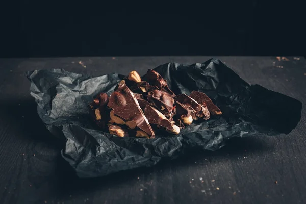 Chocolat noir aux noix — Photo de stock