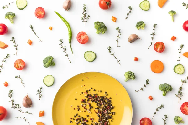 Yellow plate with pepper — Stock Photo