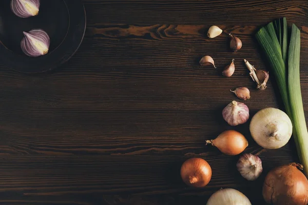 Onion and garlic — Stock Photo