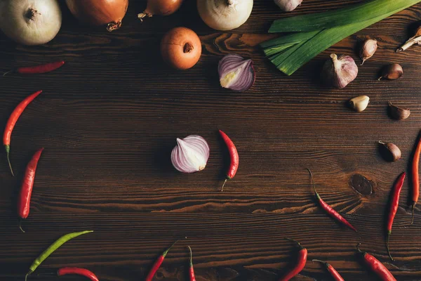 Cipolla con aglio e peperoncino — Foto stock