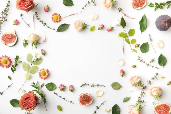 Floral concept with flowers and figs — Stock Photo