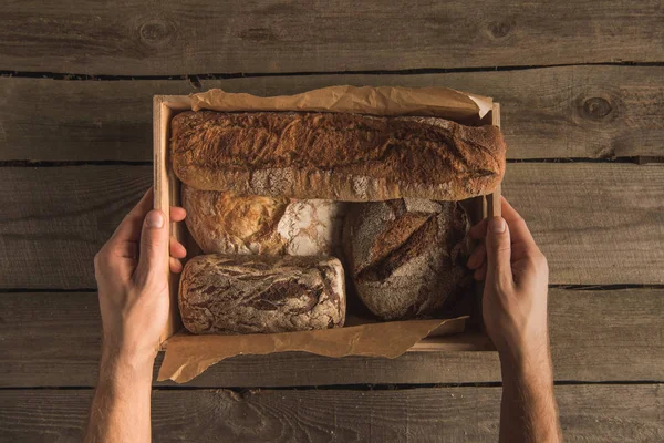 Разнообразие свежего домашнего хлеба — стоковое фото