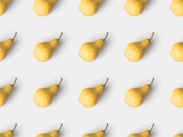 Repetitive pattern of yellow pears isolated on white — Stock Photo