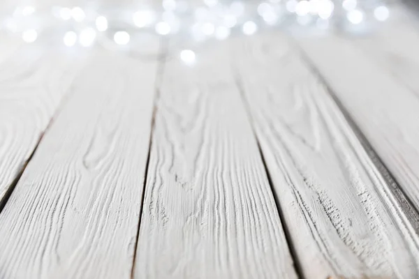 Святковий різдвяний боке запалює на білій дерев'яній поверхні — стокове фото